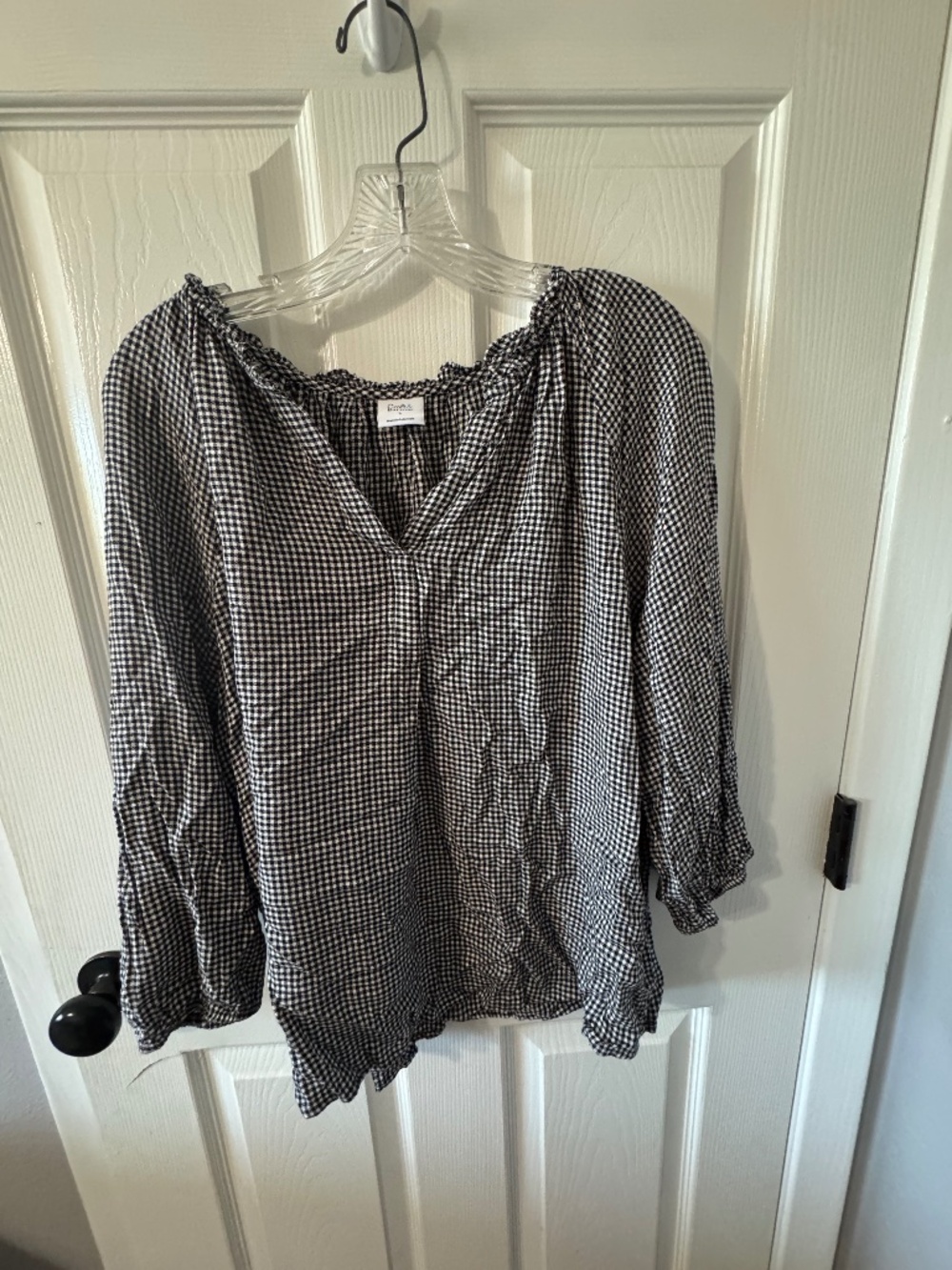 Croft & Barrow Long Sleeve Large Back and White Blouse